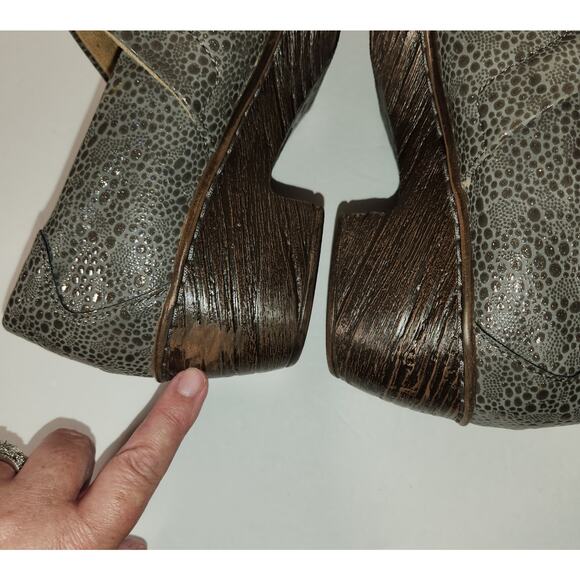 boc BORN CONCEPT Peggy Clog Women 9M Pewter Silver Gray Pebble Embossed Metallic - Picture 5 of 12